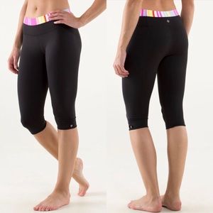 Lululemon Bandha Keyhole Crop Black Groovy Stripe